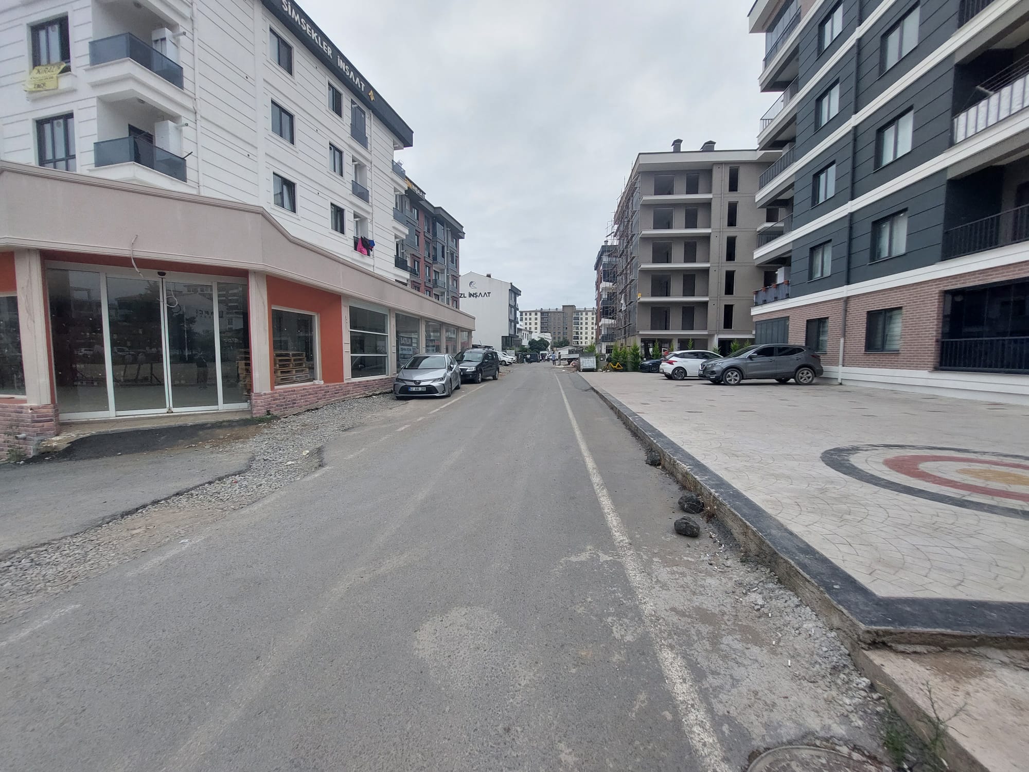 CUMHURİYET MAH. AYZEK OTEL YANINDA SATILIK EŞYALI 1+1